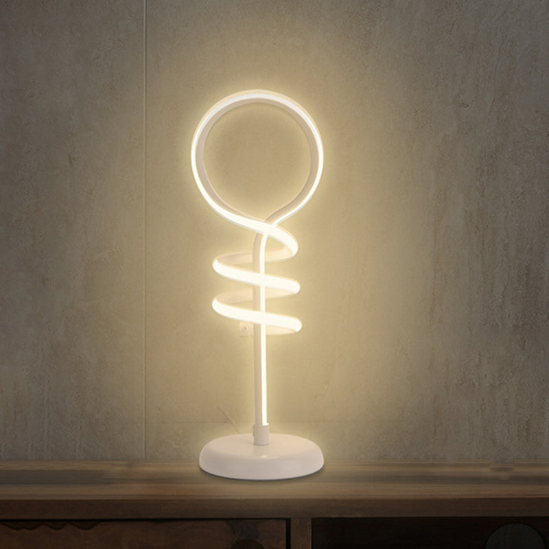 Lisslune | Swirla – Modern, lollipop-inspired reading light