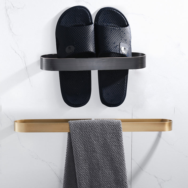 Lisslune | 2-piece modern bathroom hardware set in gold/black, towel holder