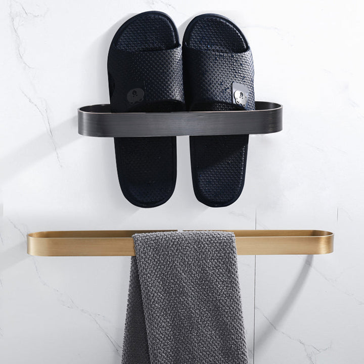 Lisslune | 2-piece modern bathroom hardware set in gold/black, towel holder