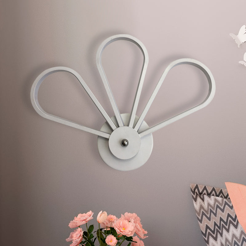 Lisslune | Clover-shaped bedroom wall-mounted lighting acrylic LED modern wall lamp in white