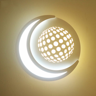 Skørter | Modern Moon Wall Lamp with Cartoon Pattern Acrylic LED Wall Light in White for Children's Room
