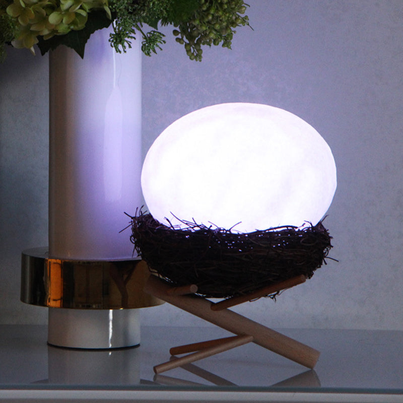 Skørter | Rechargeable White Egg Nightstand Lamp Kids Creative Plastic LED Table Lamp with Wooden Holder and Nest Lamp Holder