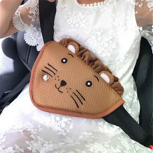 Lisslune | Child-friendly seatbelt adjustment with cute cartoon motif