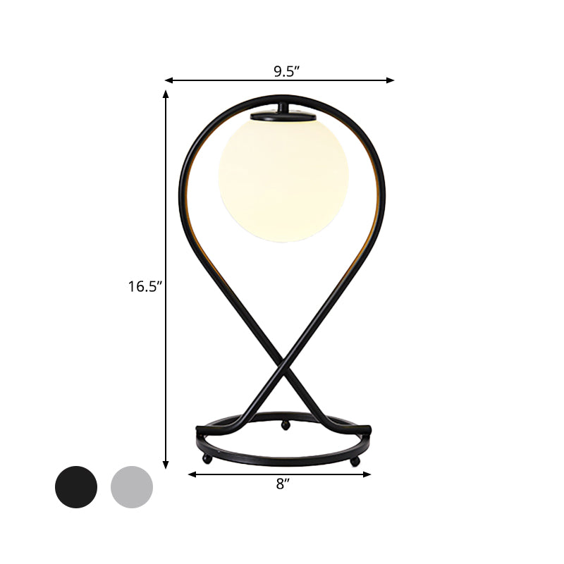 Lisslune | Crosstique – modern linear bedside light made of iron
