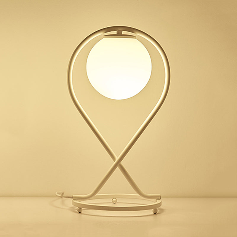 Lisslune | Crosstique – modern linear bedside light made of iron