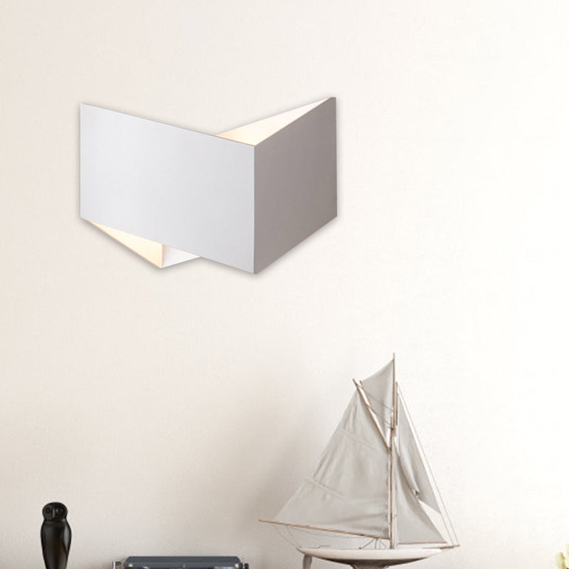Lisslune | Modern Geometric Wall Lamp Metal LED Stair Lighting Wall Mounted In White/Black