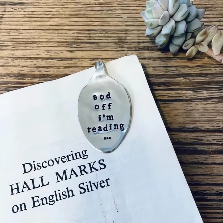 Lisslune | Funny Spoon Bookmark -the perfect gift for a bookworm