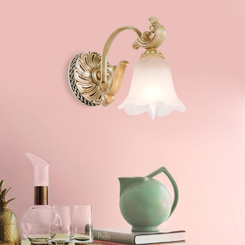 Skørter | 1/2/3-Head Flower Vanity Light Fixture Colonial Style Gold Opal Glass Wall Lamp for Bathroom