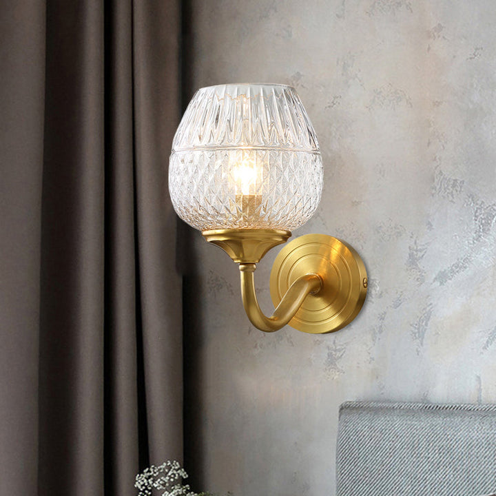 Skørter | 1 Light Wall Lighting Traditional Indoor Wall Lamp with Cup Crown Clear Checked Glass Shade in Brass