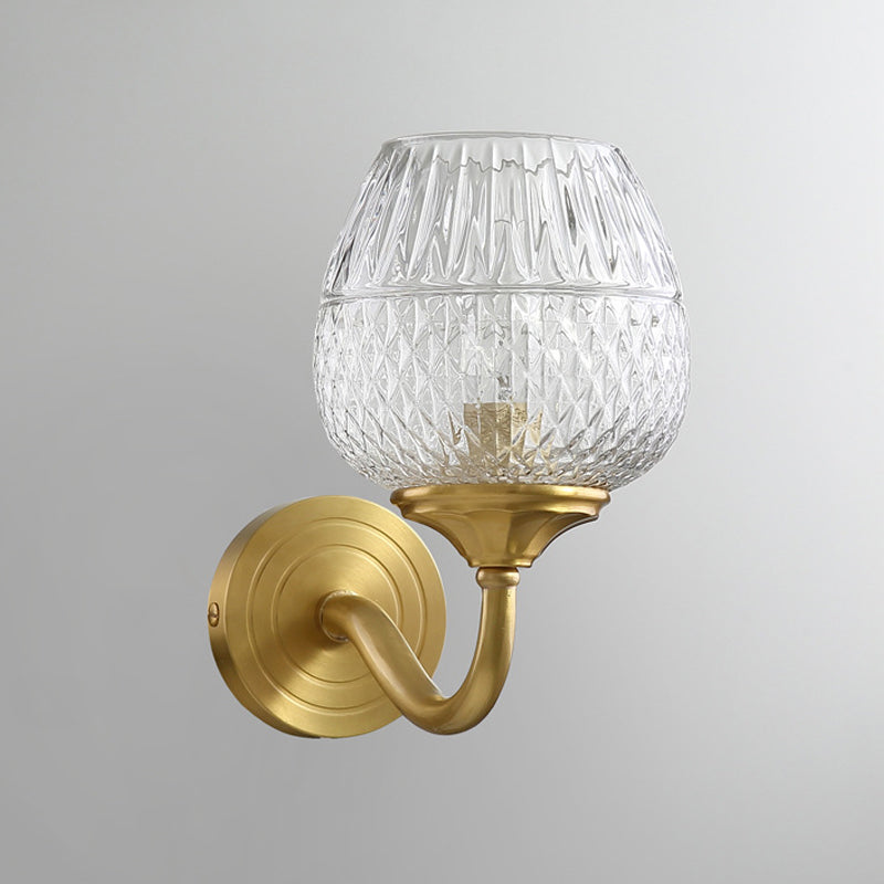 Skørter | 1 Light Wall Lighting Traditional Indoor Wall Lamp with Cup Crown Clear Checked Glass Shade in Brass