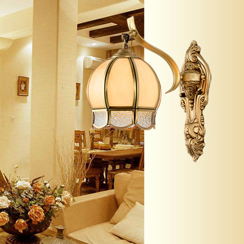 Skørter | 1 Main Wall Mount Lighting Traditional Spherical Tan Glass Wall Lamp in Brass for Living Room
