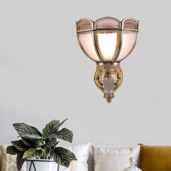 Skørter | Bowl Translucent Glass Wall Lamp Colonial Style 1/2-Light Bedside Wall Light Sconces in Brass