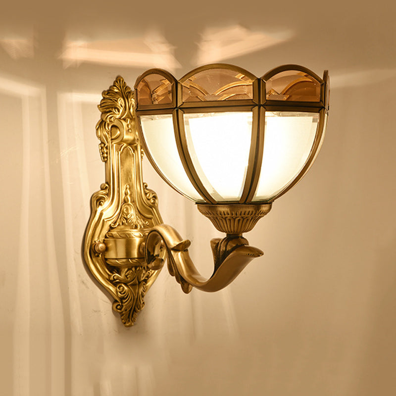 Skørter | Bowl Translucent Glass Wall Lamp Colonial Style 1/2-Light Bedside Wall Light Sconces in Brass