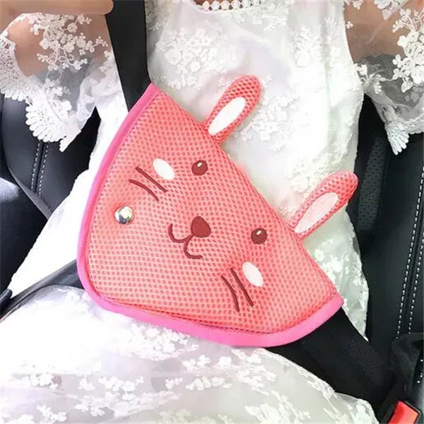 Lisslune | Child-friendly seatbelt adjustment with cute cartoon motif