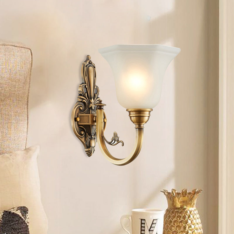 Skørter | Curved Arm Corridor Wall Lamp Traditional Metal 1/2-Cup Brass/Black and Gold Sconce Light with Carved Frosted Glass Shade