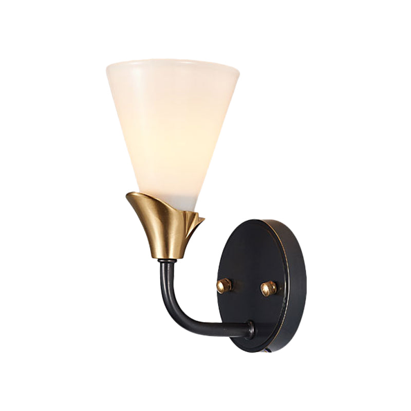 Skørter | Brass Finish 1/2-Bulb Wall-Mounted Lighting Country Style White Glass Cone-Shaped Wall Light