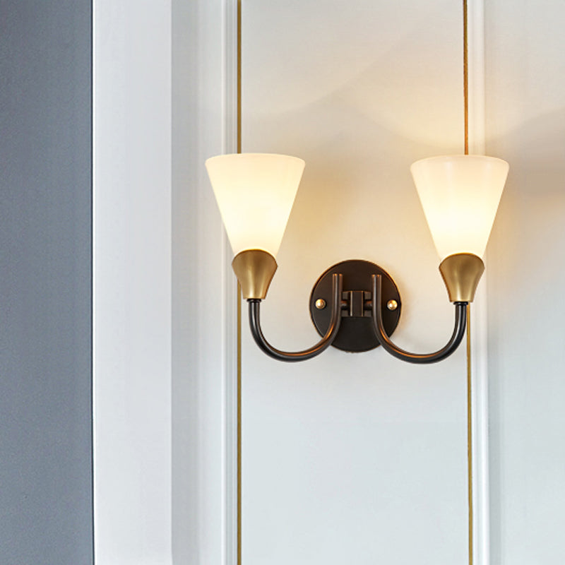Skørter | Brass Finish 1/2-Bulb Wall-Mounted Lighting Country Style White Glass Cone-Shaped Wall Light
