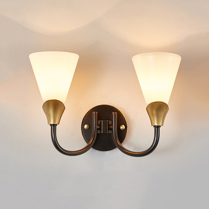 Skørter | Brass Finish 1/2-Bulb Wall-Mounted Lighting Country Style White Glass Cone-Shaped Wall Light