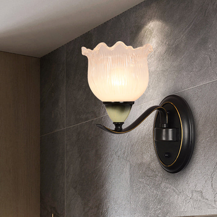 Skørter | Clear Ribbed Glass Flower Wall Lamp Country House 1/2 Lights Living Room Wall Mounted Lighting in Black