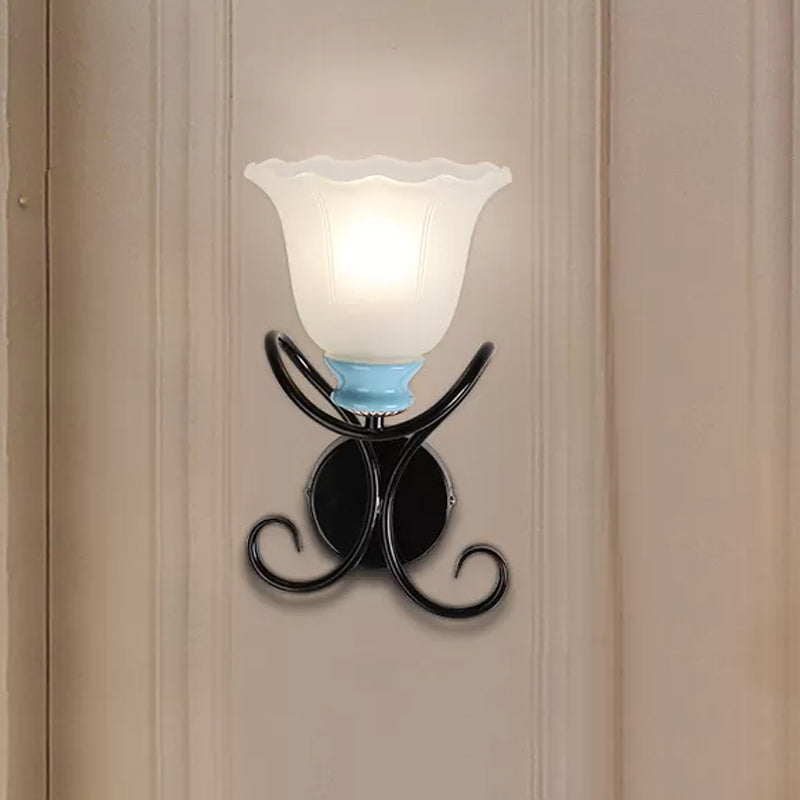 Skørter | 1 Light Frosted Glass Wall Lighting Rustic Black/Gold Expanding Hall Lamp with Twisted Arm