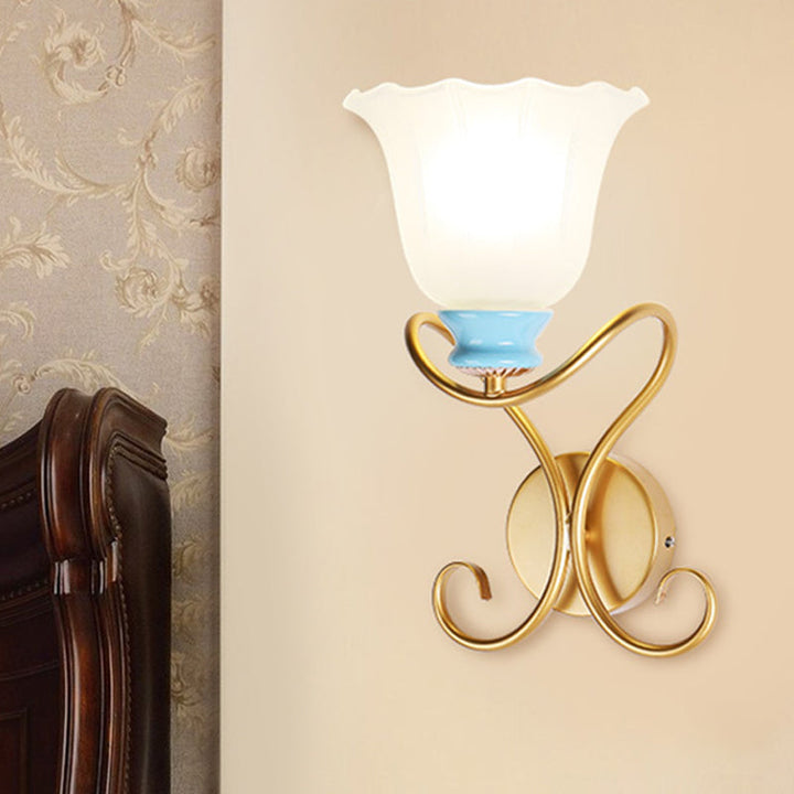 Skørter | 1 Light Frosted Glass Wall Lighting Rustic Black/Gold Expanding Hall Lamp with Twisted Arm