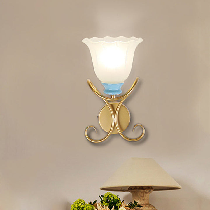 Skørter | 1 Light Frosted Glass Wall Lighting Rustic Black/Gold Expanding Hall Lamp with Twisted Arm