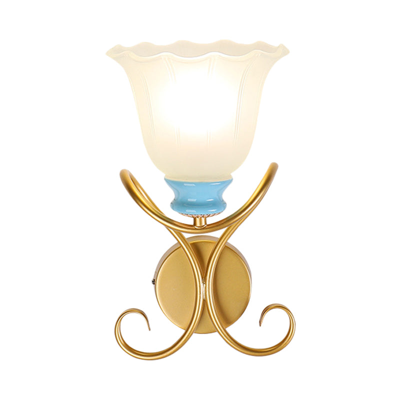 Skørter | 1 Light Frosted Glass Wall Lighting Rustic Black/Gold Expanding Hall Lamp with Twisted Arm
