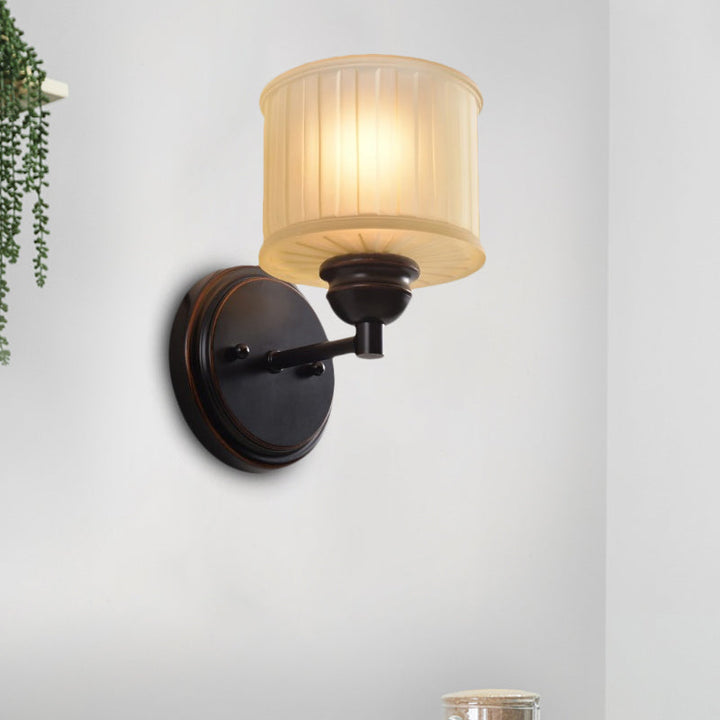Skørter | 1 Bulb Small Drum Wall Light Country House Style Black Finish Tan Glass Wall Mounted Lamp