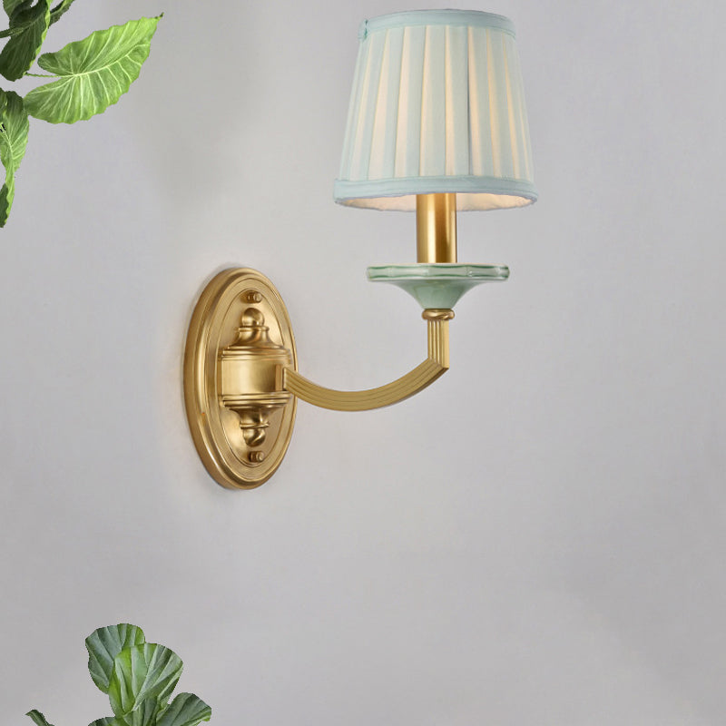Skørter | Rustic Pleated Drum Wall Mount Light Country 1/2-Cap Living Room Wall Lamp in Brass