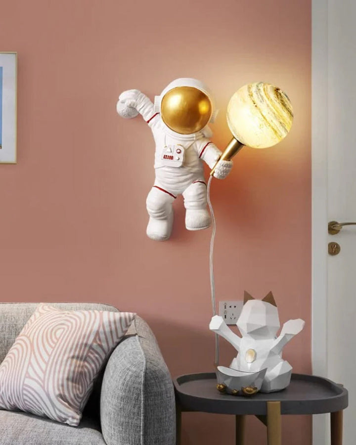 Lisslune | Astronaut Wall Light