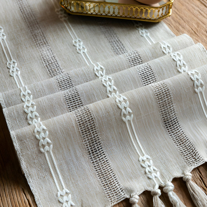 Lisslune | Tassel Whisper Table Runner