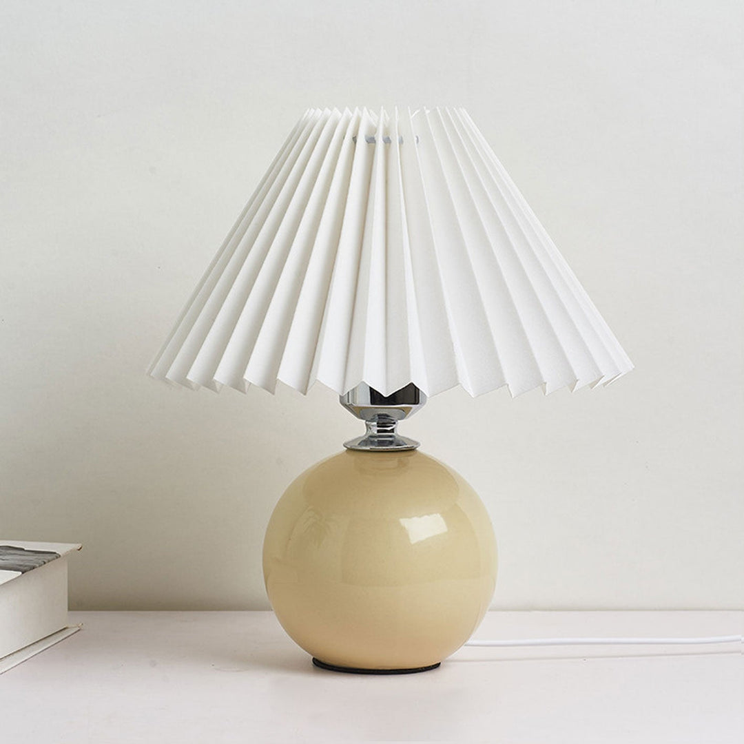 Lisslune | Nordic minimalist 1-light table lamp made of ceramic with pleats