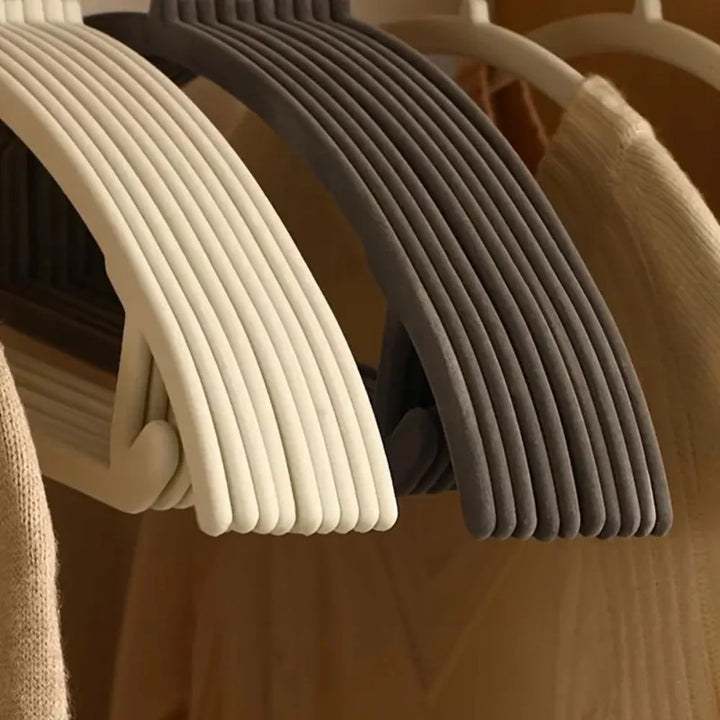 Lisslune | Non-Slip Curve Hangers | Set of 10