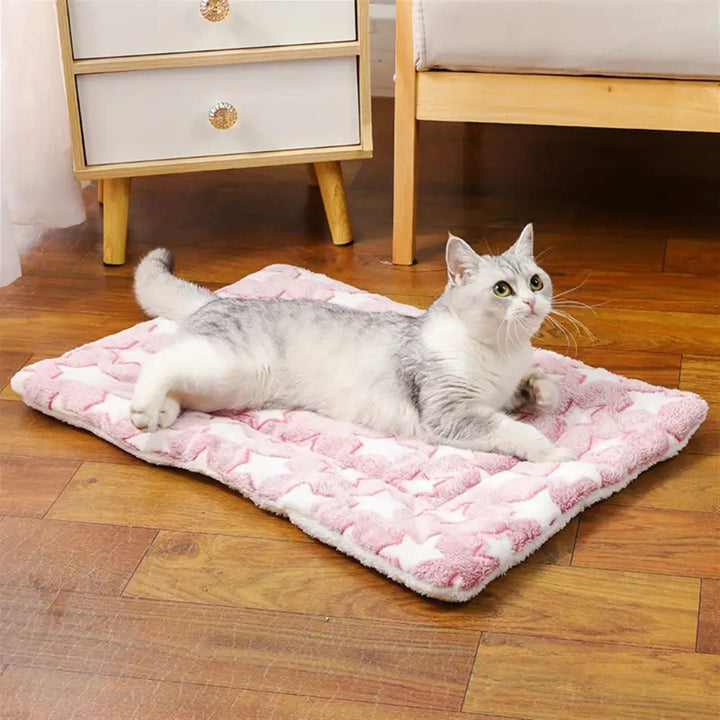 Lisslune | Snuggly Star Ultra-Warm Pet Bed