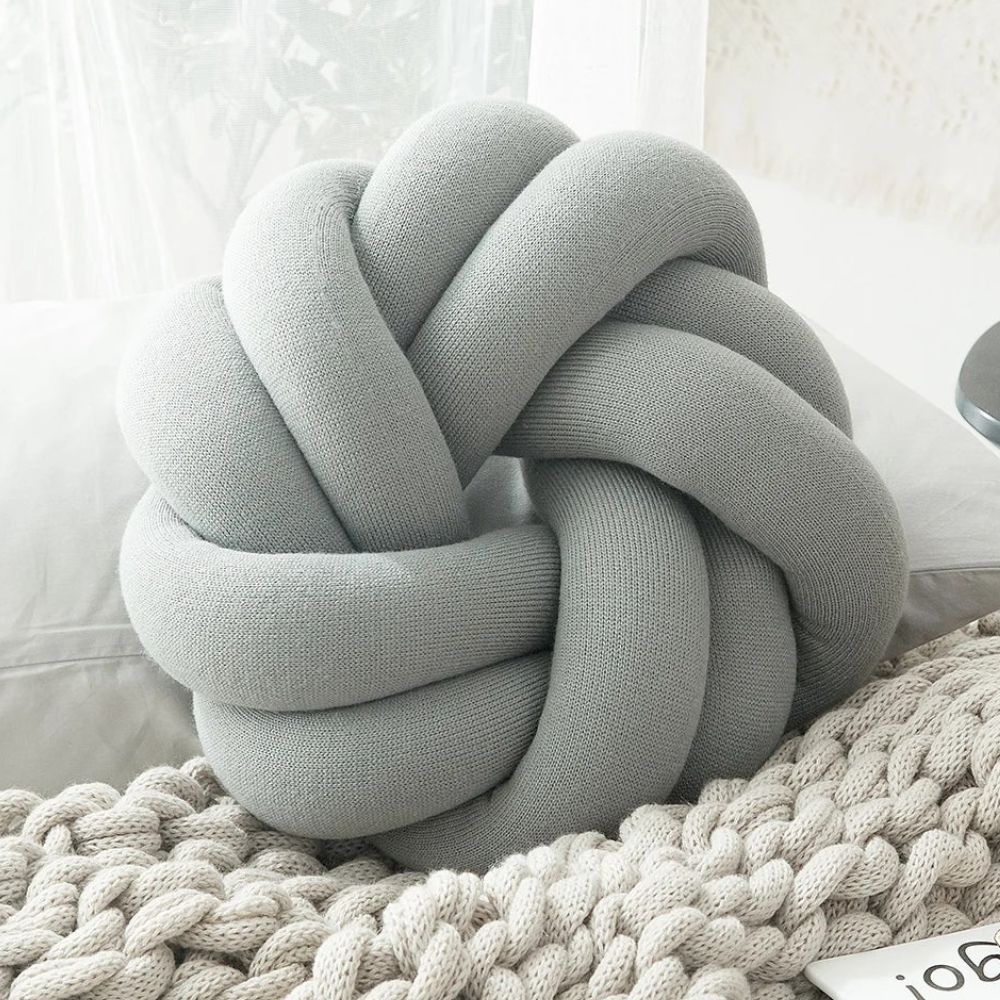 Lisslune | Puffy Pretzel Cushion