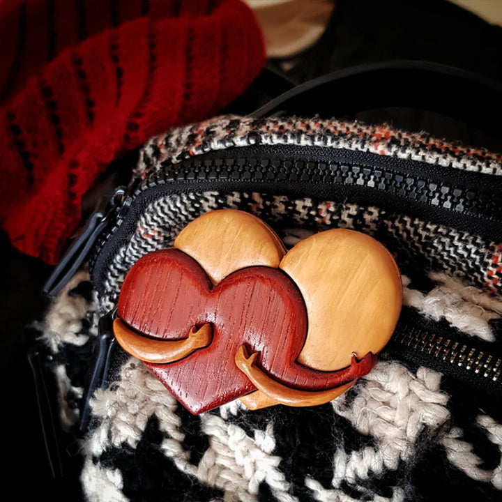 Lisslune | Heart-shaped ornaments made of wood