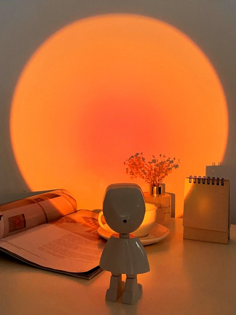 Lisslune | CosmoGlow Astronaut LED Table Lamp – Create a Magical Cosmic Atmosphere
