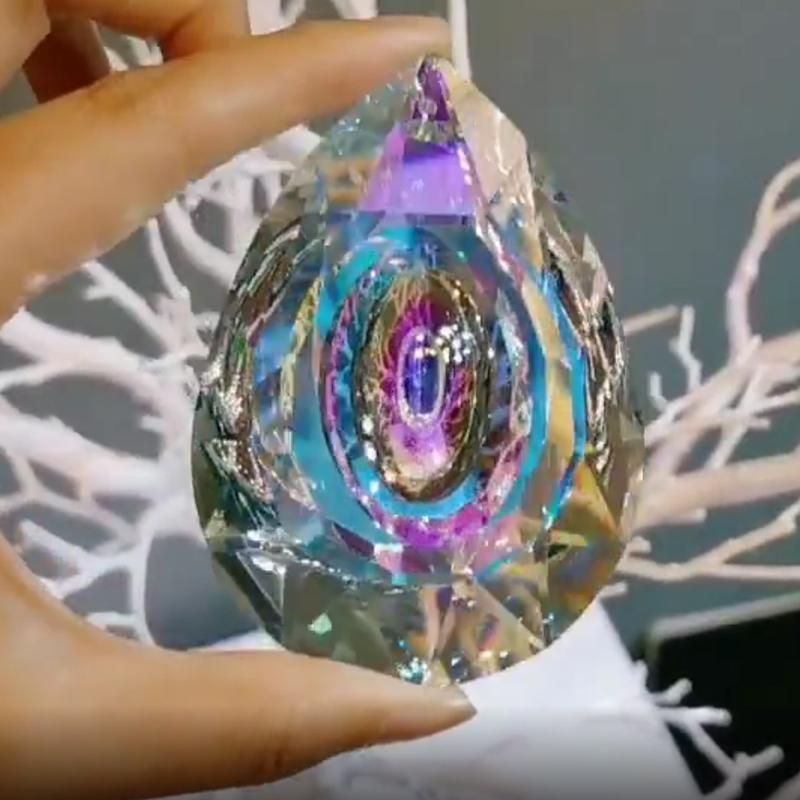 Lisslune | Teardrop Crystal Pendant