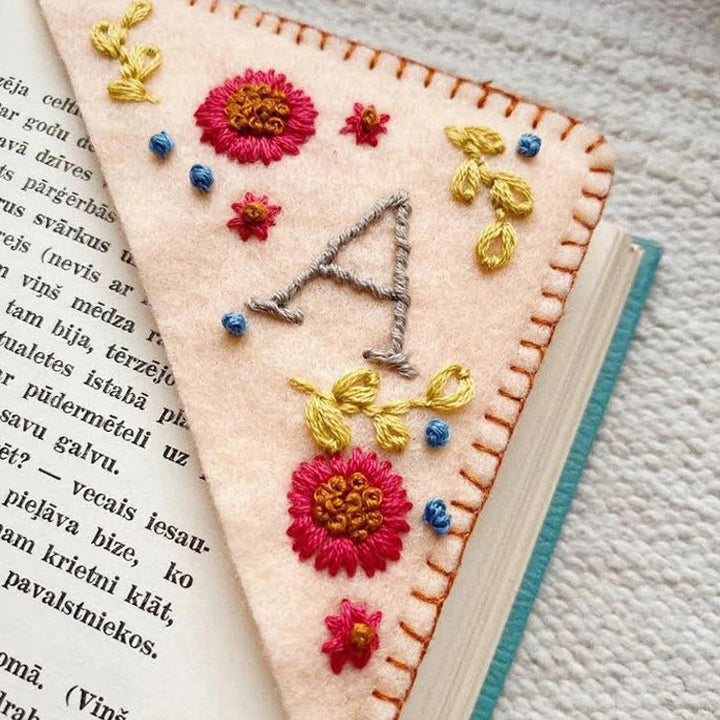 Lisslune | Personalized hand-stitched corner bookmark
