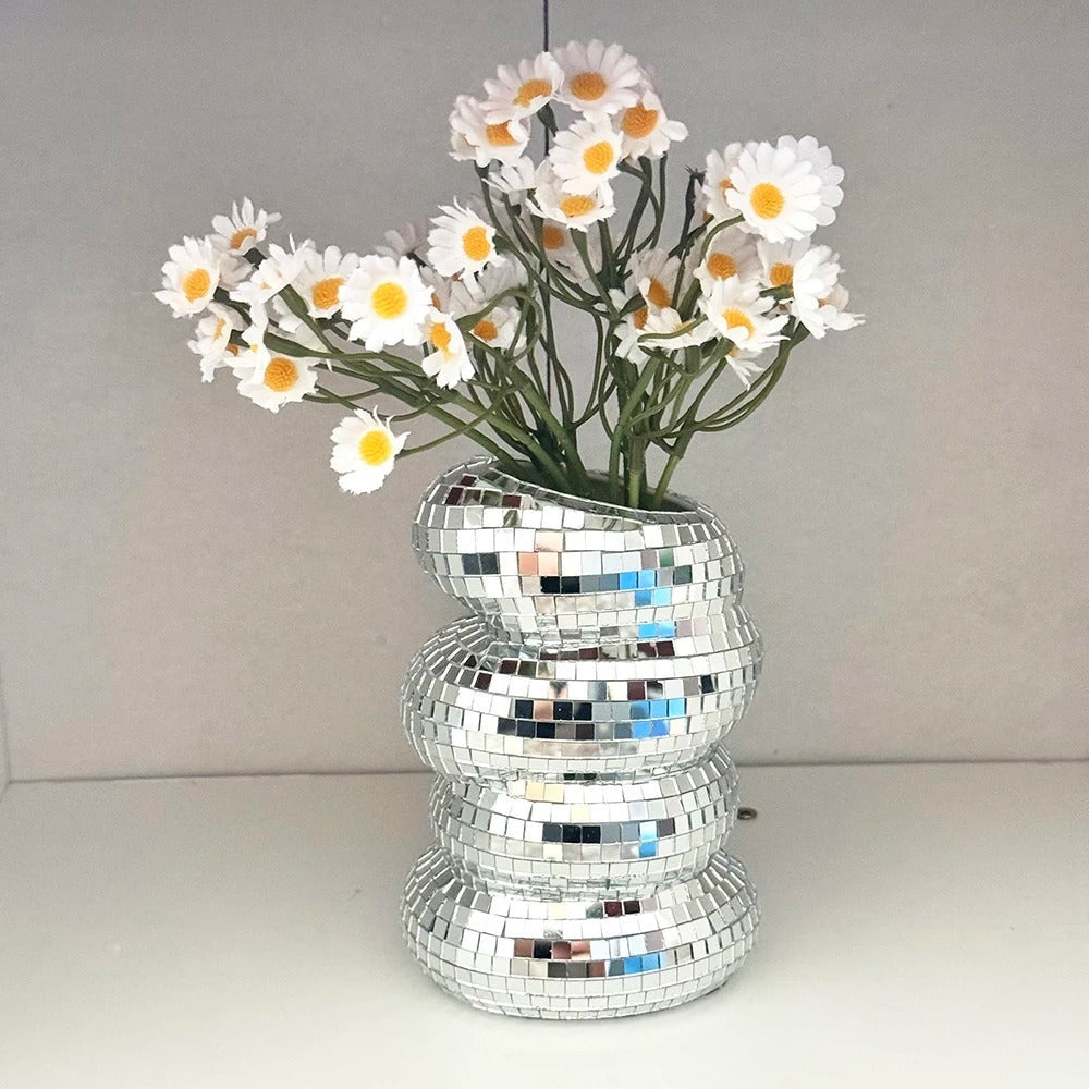 Lisslune | GlamSphere – Mirror-clad Discovase with retro charm and modern flair