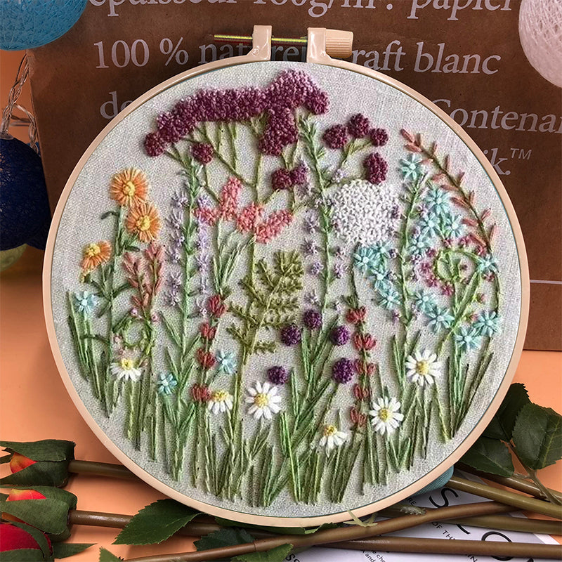 Lisslune | Embroidery hoop flower kit for beginners