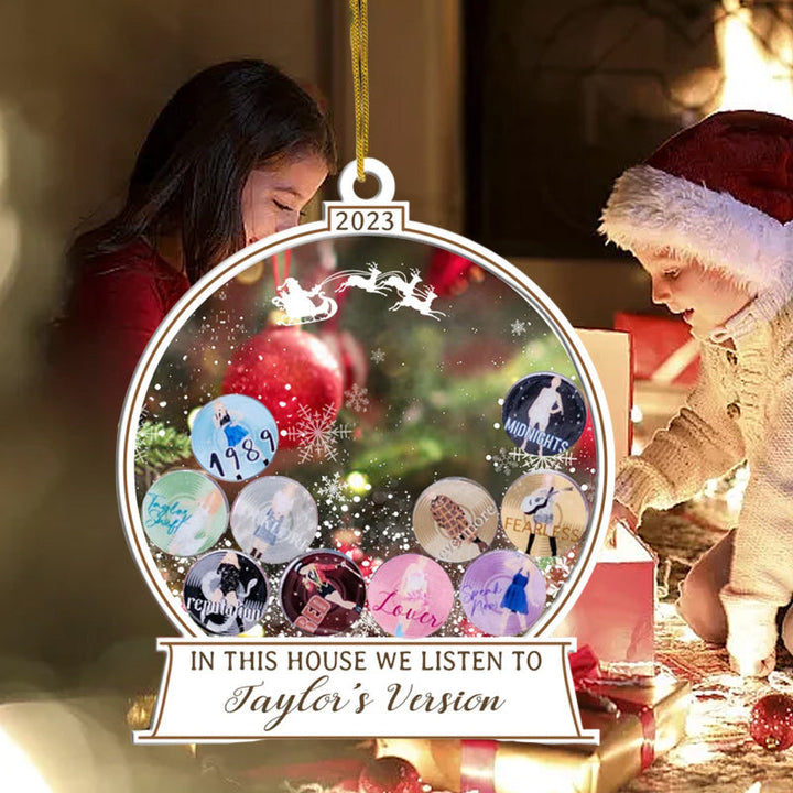 Lisslune | In this house we listen to Taylor's version ornament