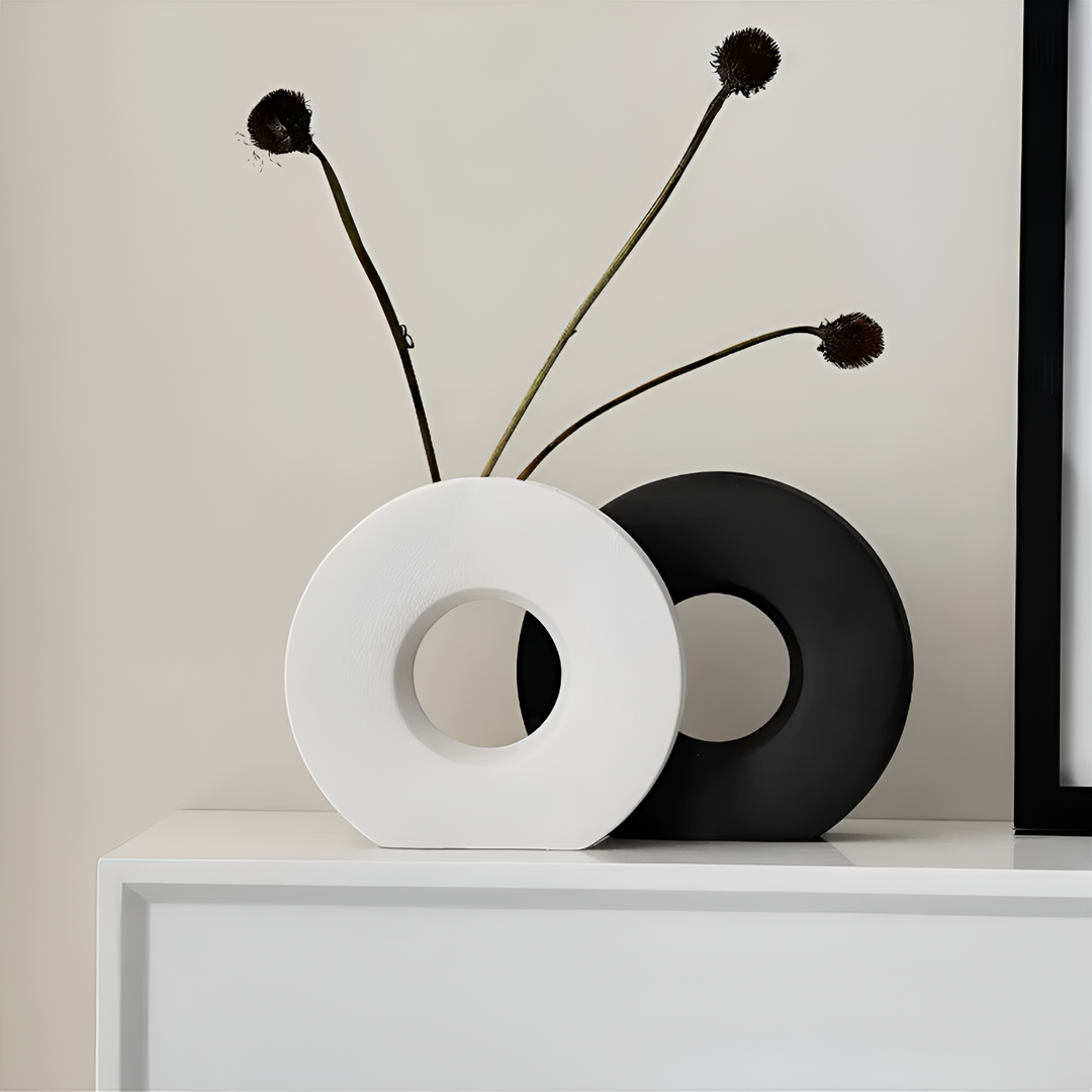 Lisslune | DecoraForm sculpted ceramic accent vase – modern handcrafted eye-catcher