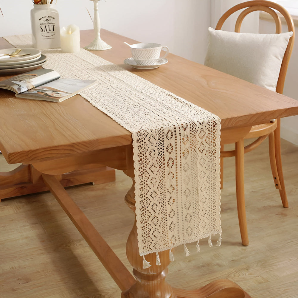 Lisslune | Rustic Crochet Bloom Table Runner