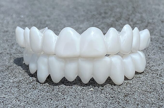 Lisslune | Smile Lens – Adjustable White Denture for Direct Smile Correction