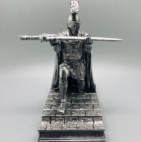 Lisslune | knight pen holder
