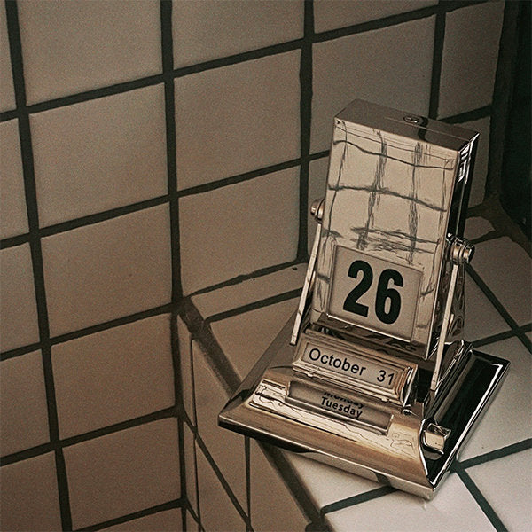 Lisslune | Mechanical Design Rotating Calendar