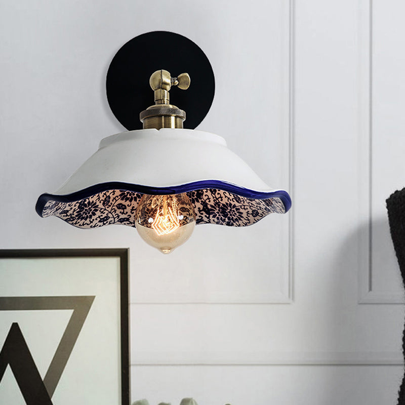 Skørter | 1 Light Wall Mount Lighting Vintage Restaurant Wall Lamp Fixture with Wave/Scalloped Bowl/Ceramic Shade in White