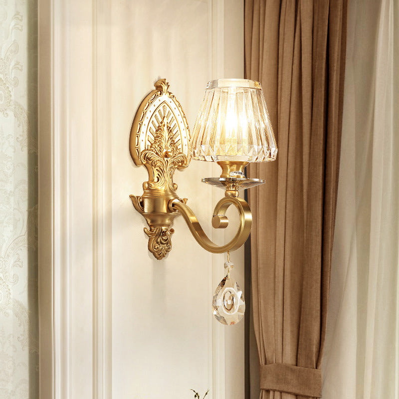 Skørter | 1-Bulb Wall Mounted Lighting Country Style Cone Facet Crystal Wall Lamp Fixture in Gold with Swivel Arm