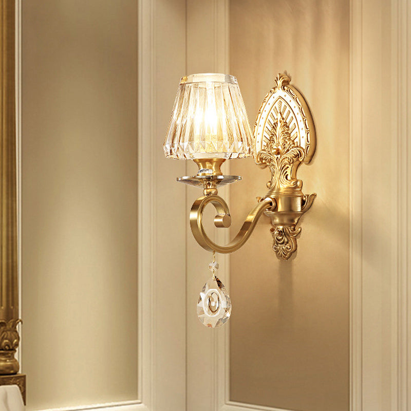 Skørter | 1-Bulb Wall Mounted Lighting Country Style Cone Facet Crystal Wall Lamp Fixture in Gold with Swivel Arm